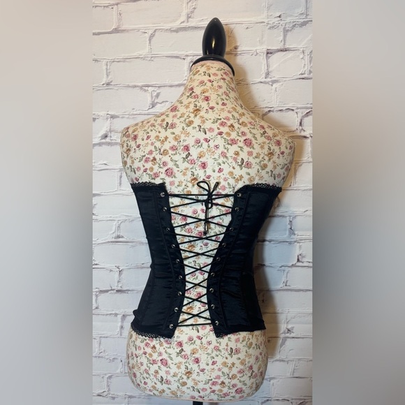 Black & Red Velvet Corset Size Small Lenght Pit - Picture 2 of 6